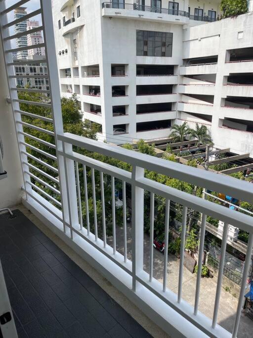 Delightful Condo In Central Location At Sukhumvit 49 Bangkok Dış mekan fotoğraf
